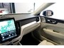 Volvo XC60 2.0 T8 AWD 335kW/456pk Aut8 Recharge Ultra Dark Excl. LUCHTVERING + BOWERS&WILKINS + PANORAMADAK + EL.TREKHAAK + DUBBEL GLAS + BLIS + HEAD-UP + PILOT ASSIST + V&A STOEL-&STUURVERWARMING + GOOGLE + STOELVENTILATIE&-MASSAGE + 360 CAMERA + 22" LM-VELGEN!!