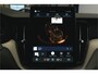 Volvo XC60 2.0 T8 AWD 335kW/456pk Aut8 Recharge Ultra Dark Excl. LUCHTVERING + BOWERS&WILKINS + PANORAMADAK + EL.TREKHAAK + DUBBEL GLAS + BLIS + HEAD-UP + PILOT ASSIST + V&A STOEL-&STUURVERWARMING + GOOGLE + STOELVENTILATIE&-MASSAGE + 360 CAMERA + 22" LM-VELGEN!!