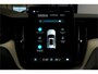 Volvo XC60 2.0 T8 AWD 335kW/456pk Aut8 Recharge Ultra Dark Excl. LUCHTVERING + BOWERS&WILKINS + PANORAMADAK + EL.TREKHAAK + DUBBEL GLAS + BLIS + HEAD-UP + PILOT ASSIST + V&A STOEL-&STUURVERWARMING + GOOGLE + STOELVENTILATIE&-MASSAGE + 360 CAMERA + 22" LM-VELGEN!!