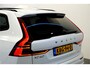 Volvo XC60 2.0 T8 AWD 335kW/456pk Aut8 Recharge Ultra Dark Excl. LUCHTVERING + BOWERS&WILKINS + PANORAMADAK + EL.TREKHAAK + DUBBEL GLAS + BLIS + HEAD-UP + PILOT ASSIST + V&A STOEL-&STUURVERWARMING + GOOGLE + STOELVENTILATIE&-MASSAGE + 360 CAMERA + 22" LM-VELGEN!!
