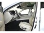 Volvo XC60 2.0 T8 AWD 335kW/456pk Aut8 Recharge Ultra Dark Excl. LUCHTVERING + BOWERS&WILKINS + PANORAMADAK + EL.TREKHAAK + DUBBEL GLAS + BLIS + HEAD-UP + PILOT ASSIST + V&A STOEL-&STUURVERWARMING + GOOGLE + STOELVENTILATIE&-MASSAGE + 360 CAMERA + 22" LM-VELGEN!!