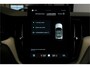 Volvo XC60 2.0 T8 AWD 335kW/456pk Aut8 Recharge Ultra Dark Excl. LUCHTVERING + BOWERS&WILKINS + PANORAMADAK + EL.TREKHAAK + DUBBEL GLAS + BLIS + HEAD-UP + PILOT ASSIST + V&A STOEL-&STUURVERWARMING + GOOGLE + STOELVENTILATIE&-MASSAGE + 360 CAMERA + 22" LM-VELGEN!!