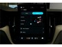 Volvo XC60 2.0 T8 AWD 335kW/456pk Aut8 Recharge Ultra Dark Excl. LUCHTVERING + BOWERS&WILKINS + PANORAMADAK + EL.TREKHAAK + DUBBEL GLAS + BLIS + HEAD-UP + PILOT ASSIST + V&A STOEL-&STUURVERWARMING + GOOGLE + STOELVENTILATIE&-MASSAGE + 360 CAMERA + 22" LM-VELGEN!!