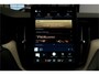 Volvo XC60 2.0 T8 AWD 335kW/456pk Aut8 Recharge Ultra Dark Excl. LUCHTVERING + BOWERS&WILKINS + PANORAMADAK + EL.TREKHAAK + DUBBEL GLAS + BLIS + HEAD-UP + PILOT ASSIST + V&A STOEL-&STUURVERWARMING + GOOGLE + STOELVENTILATIE&-MASSAGE + 360 CAMERA + 22" LM-VELGEN!!
