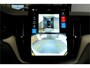 Volvo XC60 2.0 T8 AWD 335kW/456pk Aut8 Recharge Ultra Dark Excl. LUCHTVERING + BOWERS&WILKINS + PANORAMADAK + EL.TREKHAAK + DUBBEL GLAS + BLIS + HEAD-UP + PILOT ASSIST + V&A STOEL-&STUURVERWARMING + GOOGLE + STOELVENTILATIE&-MASSAGE + 360 CAMERA + 22" LM-VELGEN!!