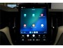 Volvo XC60 2.0 T8 AWD 335kW/456pk Aut8 Recharge Ultra Dark Excl. LUCHTVERING + BOWERS&WILKINS + PANORAMADAK + EL.TREKHAAK + DUBBEL GLAS + BLIS + HEAD-UP + PILOT ASSIST + V&A STOEL-&STUURVERWARMING + GOOGLE + STOELVENTILATIE&-MASSAGE + 360 CAMERA + 22" LM-VELGEN!!