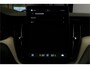 Volvo XC60 2.0 T8 AWD 335kW/456pk Aut8 Recharge Ultra Dark Excl. LUCHTVERING + BOWERS&WILKINS + PANORAMADAK + EL.TREKHAAK + DUBBEL GLAS + BLIS + HEAD-UP + PILOT ASSIST + V&A STOEL-&STUURVERWARMING + GOOGLE + STOELVENTILATIE&-MASSAGE + 360 CAMERA + 22" LM-VELGEN!!