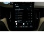 Volvo XC60 2.0 T8 AWD 335kW/456pk Aut8 Recharge Ultra Dark Excl. LUCHTVERING + BOWERS&WILKINS + PANORAMADAK + EL.TREKHAAK + DUBBEL GLAS + BLIS + HEAD-UP + PILOT ASSIST + V&A STOEL-&STUURVERWARMING + GOOGLE + STOELVENTILATIE&-MASSAGE + 360 CAMERA + 22" LM-VELGEN!!
