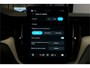 Volvo XC60 2.0 T8 AWD 335kW/456pk Aut8 Recharge Ultra Dark Excl. LUCHTVERING + BOWERS&WILKINS + PANORAMADAK + EL.TREKHAAK + DUBBEL GLAS + BLIS + HEAD-UP + PILOT ASSIST + V&A STOEL-&STUURVERWARMING + GOOGLE + STOELVENTILATIE&-MASSAGE + 360 CAMERA + 22" LM-VELGEN!!