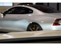 Volvo XC60 2.0 T8 AWD 335kW/456pk Aut8 Recharge Ultra Dark Excl. LUCHTVERING + BOWERS&WILKINS + PANORAMADAK + EL.TREKHAAK + DUBBEL GLAS + BLIS + HEAD-UP + PILOT ASSIST + V&A STOEL-&STUURVERWARMING + GOOGLE + STOELVENTILATIE&-MASSAGE + 360 CAMERA + 22" LM-VELGEN!!