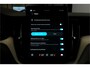 Volvo XC60 2.0 T8 AWD 335kW/456pk Aut8 Recharge Ultra Dark Excl. LUCHTVERING + BOWERS&WILKINS + PANORAMADAK + EL.TREKHAAK + DUBBEL GLAS + BLIS + HEAD-UP + PILOT ASSIST + V&A STOEL-&STUURVERWARMING + GOOGLE + STOELVENTILATIE&-MASSAGE + 360 CAMERA + 22" LM-VELGEN!!