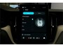 Volvo XC60 2.0 T8 AWD 335kW/456pk Aut8 Recharge Ultra Dark Excl. LUCHTVERING + BOWERS&WILKINS + PANORAMADAK + EL.TREKHAAK + DUBBEL GLAS + BLIS + HEAD-UP + PILOT ASSIST + V&A STOEL-&STUURVERWARMING + GOOGLE + STOELVENTILATIE&-MASSAGE + 360 CAMERA + 22" LM-VELGEN!!