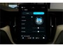 Volvo XC60 2.0 T8 AWD 335kW/456pk Aut8 Recharge Ultra Dark Excl. LUCHTVERING + BOWERS&WILKINS + PANORAMADAK + EL.TREKHAAK + DUBBEL GLAS + BLIS + HEAD-UP + PILOT ASSIST + V&A STOEL-&STUURVERWARMING + GOOGLE + STOELVENTILATIE&-MASSAGE + 360 CAMERA + 22" LM-VELGEN!!