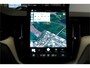 Volvo XC60 2.0 T8 AWD 335kW/456pk Aut8 Recharge Ultra Dark Excl. LUCHTVERING + BOWERS&WILKINS + PANORAMADAK + EL.TREKHAAK + DUBBEL GLAS + BLIS + HEAD-UP + PILOT ASSIST + V&A STOEL-&STUURVERWARMING + GOOGLE + STOELVENTILATIE&-MASSAGE + 360 CAMERA + 22" LM-VELGEN!!