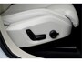 Volvo XC60 2.0 T8 AWD 335kW/456pk Aut8 Recharge Ultra Dark Excl. LUCHTVERING + BOWERS&WILKINS + PANORAMADAK + EL.TREKHAAK + DUBBEL GLAS + BLIS + HEAD-UP + PILOT ASSIST + V&A STOEL-&STUURVERWARMING + GOOGLE + STOELVENTILATIE&-MASSAGE + 360 CAMERA + 22" LM-VELGEN!!