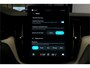Volvo XC60 2.0 T8 AWD 335kW/456pk Aut8 Recharge Ultra Dark Excl. LUCHTVERING + BOWERS&WILKINS + PANORAMADAK + EL.TREKHAAK + DUBBEL GLAS + BLIS + HEAD-UP + PILOT ASSIST + V&A STOEL-&STUURVERWARMING + GOOGLE + STOELVENTILATIE&-MASSAGE + 360 CAMERA + 22" LM-VELGEN!!