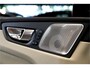 Volvo XC60 2.0 T8 AWD 335kW/456pk Aut8 Recharge Ultra Dark Excl. LUCHTVERING + BOWERS&WILKINS + PANORAMADAK + EL.TREKHAAK + DUBBEL GLAS + BLIS + HEAD-UP + PILOT ASSIST + V&A STOEL-&STUURVERWARMING + GOOGLE + STOELVENTILATIE&-MASSAGE + 360 CAMERA + 22" LM-VELGEN!!