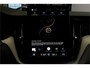 Volvo XC60 2.0 T8 AWD 335kW/456pk Aut8 Recharge Ultra Dark Excl. LUCHTVERING + BOWERS&WILKINS + PANORAMADAK + EL.TREKHAAK + DUBBEL GLAS + BLIS + HEAD-UP + PILOT ASSIST + V&A STOEL-&STUURVERWARMING + GOOGLE + STOELVENTILATIE&-MASSAGE + 360 CAMERA + 22" LM-VELGEN!!