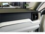 Volvo XC60 2.0 T8 AWD 335kW/456pk Aut8 Recharge Ultra Dark Excl. LUCHTVERING + BOWERS&WILKINS + PANORAMADAK + EL.TREKHAAK + DUBBEL GLAS + BLIS + HEAD-UP + PILOT ASSIST + V&A STOEL-&STUURVERWARMING + GOOGLE + STOELVENTILATIE&-MASSAGE + 360 CAMERA + 22" LM-VELGEN!!