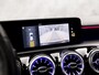 Mercedes-Benz A-klasse 250 e AMG Sport 218Pk Automaat (PANORAMADAK, GROOT NAVI, SFEERVERLICHTING, CAMERA, GETINT GLAS, SPORTSTOELEN, LEDER/ALCANTARA, STOELVERWARMING, NIEUWSTAAT)