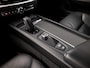 Volvo V60 2.0 B3 Momentum Sport Automaat (APPLE CARPLAY, GROOT NAVI, LEDER, STUUR/STOELVERWARMING, SPORTSTOELEN, GETINT GLAS, CAMERA, NIEUWE APK, NIEUWSTAAT)