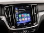Volvo V60 2.0 B3 Momentum Sport Automaat (APPLE CARPLAY, GROOT NAVI, LEDER, STUUR/STOELVERWARMING, SPORTSTOELEN, GETINT GLAS, CAMERA, NIEUWE APK, NIEUWSTAAT)