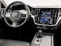 Volvo V60 2.0 B3 Momentum Sport Automaat (APPLE CARPLAY, GROOT NAVI, LEDER, STUUR/STOELVERWARMING, SPORTSTOELEN, GETINT GLAS, CAMERA, NIEUWE APK, NIEUWSTAAT)