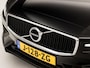 Volvo V60 2.0 B3 Momentum Sport Automaat (APPLE CARPLAY, GROOT NAVI, LEDER, STUUR/STOELVERWARMING, SPORTSTOELEN, GETINT GLAS, CAMERA, NIEUWE APK, NIEUWSTAAT)