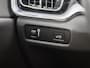 Volvo V60 2.0 B3 Momentum Sport Automaat (APPLE CARPLAY, GROOT NAVI, LEDER, STUUR/STOELVERWARMING, SPORTSTOELEN, GETINT GLAS, CAMERA, NIEUWE APK, NIEUWSTAAT)