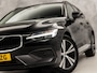 Volvo V60 2.0 B3 Momentum Sport Automaat (APPLE CARPLAY, GROOT NAVI, LEDER, STUUR/STOELVERWARMING, SPORTSTOELEN, GETINT GLAS, CAMERA, NIEUWE APK, NIEUWSTAAT)