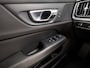 Volvo V60 2.0 B3 Momentum Sport Automaat (APPLE CARPLAY, GROOT NAVI, LEDER, STUUR/STOELVERWARMING, SPORTSTOELEN, GETINT GLAS, CAMERA, NIEUWE APK, NIEUWSTAAT)