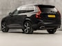 Volvo XC90 2.0 T8 Twin Engine AWD R-Design 7 Persoons 408Pk Automaat (PANORAMADAK, 1e EIGENAAR, LUCHTVERING, APPLE CARPLAY, BOWERS&WILKINS, HEADP-UP DISPLAY, STUUR/STOELVERWARMING, CAMERA, ELEK ACHTERKLEP, NIEUWSTAAT)