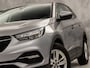Opel Grandland X 1.2 Turbo Sport (APPLE CARPLAY, NAVIGATIE, GETINT GLAS, CRUISE, SPORTSTOELEN, ARMSTEUN, LM VELGEN, NIEUWE APK, NIEUWSTAAT)
