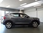 Volvo XC40 1.5 T3 163pk, Business Pro, Navigatie, Clima controle, Cruise controle, Elek ramen V/A, Pdc V/A, Harman Kardon geluid installatie, Elek achterklep,  Xenon verlichting, Lm velgen 18'', Nederlandse auto, Trekgewicht 1600k Bovag afleverpakket 695,-
