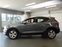 Volvo XC40 1.5 T3 163pk, Business Pro, Navigatie, Clima controle, Cruise controle, Elek ramen V/A, Pdc V/A, Harman Kardon geluid installatie, Elek achterklep,  Xenon verlichting, Lm velgen 18'', Nederlandse auto, Trekgewicht 1600k Bovag afleverpakket 695,-
