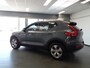 Volvo XC40 1.5 T3 163pk, Business Pro, Navigatie, Clima controle, Cruise controle, Elek ramen V/A, Pdc V/A, Harman Kardon geluid installatie, Elek achterklep,  Xenon verlichting, Lm velgen 18'', Nederlandse auto, Trekgewicht 1600k Bovag afleverpakket 695,-
