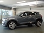 Volvo XC40 1.5 T3 163pk, Business Pro, Navigatie, Clima controle, Cruise controle, Elek ramen V/A, Pdc V/A, Harman Kardon geluid installatie, Elek achterklep,  Xenon verlichting, Lm velgen 18'', Nederlandse auto, Trekgewicht 1600k Bovag afleverpakket 695,-