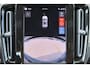 Volvo XC40 B4 Plus Dark - IntelliSafe Assist & Surround - Harman/Kardon audio - Parkeercamera achter - Verwarmde voorstoelen & stuur - Parkeersensoren voor & achter - Elektr. bedienb. voorstoelen met geheugen links - Draadloze tel. lader - Inklapbare trekhaak - 19' LMV