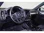 Volvo XC40 B4 Plus Dark - IntelliSafe Assist & Surround - Harman/Kardon audio - Parkeercamera achter - Verwarmde voorstoelen & stuur - Parkeersensoren voor & achter - Elektr. bedienb. voorstoelen met geheugen links - Draadloze tel. lader - Inklapbare trekhaak - 19' LMV