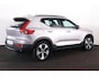 Volvo XC40 B4 Plus Dark - IntelliSafe Assist & Surround - Harman/Kardon audio - Parkeercamera achter - Verwarmde voorstoelen & stuur - Parkeersensoren voor & achter - Elektr. bedienb. voorstoelen met geheugen links - Draadloze tel. lader - Inklapbare trekhaak - 19' LMV