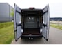 Peugeot Boxer 335 2.2 BlueHDi 140 L2H2 Asphalt in Nieuwstaat |7.026 kilometer |BPM vrij |1e eigenaar |Camera |Cruise |Navi |Airco |Trekhaak |3500 KG |Metallic |Mooie camperbasis