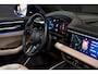 Porsche Macan Turbo 100 kWh *Burmester / Vierwielbesturing / Bijrijder-Display / Stoelventilatie / Panorama / 18-wegs / HUD / Keyless*