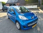 Peugeot 107 1.0-12V XS Mooie 107 met airco,centrale portervergrendeling in een frisse blauwe kleur!