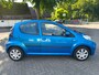 Peugeot 107 1.0-12V XS Mooie 107 met airco,centrale portervergrendeling in een frisse blauwe kleur!
