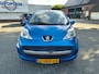 Peugeot 107 1.0-12V XS Mooie 107 met airco,centrale portervergrendeling in een frisse blauwe kleur!