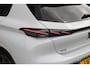 Peugeot 308 1.2 Hybrid 145PK AUTOMAAT GT | PANORAMA SCHUIF/KANTEL DAK | AFNEEMBARE TREKHAAK | NAVIGATIE | SENSATION PACK: FOCAL HIFI SYSTEM (PREMIUM HIFI SYSTEEM MET 10 SPEAKERS)/DRAADLOZE TELEFOONLADER | 360° VISION & DRIVE ASSIST PLUS PACK: ACHTERUITRIJCAMERA 360° VISEOPARK 3 (4 CAMERA'S)/PARKEERHULP VOOR EN ACHTER/ANTI DIEFSTAL ALARM/PEUGEOT i-COCKPIT MET CONFIGUREERBAAR 3D-INSTRUMENTENPANEEL/CLEAN CABIN | ALCANTARA EXECUTIVE PACK: BEKLEDING ALCANTARA/KUNSTLEDER INCL. ELEKTRISCH BEDIENBARE AGR STOEL EN MASSAGE OP BEIDE VOORSTOELEN | 18" LICHTMETALEN VELGEN "PORTLAND" | NAVIGATIE | DRAADLOZE APPLE CARPLAY/ANDROID AUTO | KEYLESS ENTRY/START | SFEER VERLICHTING | ZWARTE HEMELBEKLEDING | FULL LED MATRIX KOPLAMPEN |