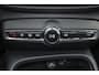Volvo EX40 Single Motor Extended Range Ultra 82 kWh Panorama/schuifdak - IntelliSafe Assist & Surround - 360º Camera - Harman/Kardon audio - Verwarmde voorstoelen, stuur & achterbank - Parkeersensoren voor & achter - Elektr. bedienb. voorstoelen met geheugen links - Draadloze tel. lader - Warmtepomp - Extra getint glas - 20' LMV
