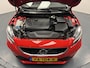 Volvo V40 2.0i T4 R-Design Navigatie-Cr.contr-Clima-Camera-Parkeersensoren-Panoramadak-Stoelverwarming-Leder-LED-Lm18''velgen