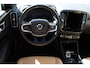 Volvo XC40 T4 Inscription | Trekhaak uitklapbaar (semi-elektrisch) | Parkeercamera | Verwarmbare Voorstoelen | Lederen Bekleding | Extra Getint Glas | 18'' Lichtmetalen Velgen | Navigatiesysteem full map + hard disk | Cruise Control | Bluetooth Telefonie & Multimedia | Start/stop systeem | Elektrisch bedienbare achterklep