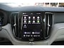 Volvo XC60 T6 Plug-in hybrid AWD R-Design Long Range | Panoramisch Schuif-/Kanteldak | Semi Elektr. Trekhaak | Power Seats incl. Memory | Verwarmbare voorstoelen en stuurwiel | Adaptive Cruise & Pilot Assist | Apple carplay/Android Auto | Keyless | Park Assist & Camera Achter |